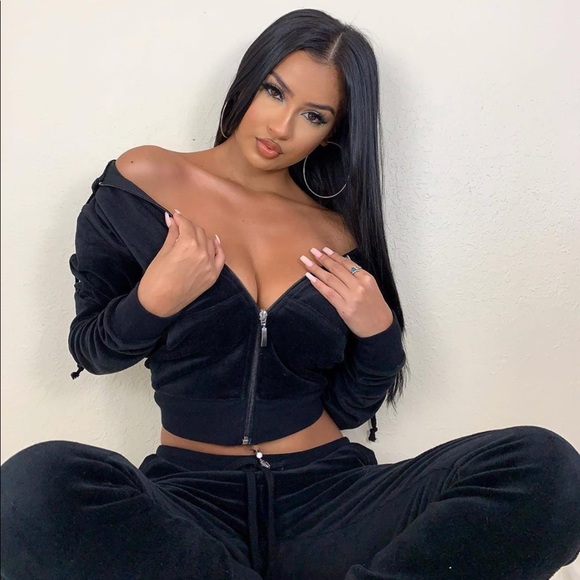 Fashion Nova Tops - 💕😍MAKE AN OFFER! NWT VELOUR HOODIE - BLACK💕